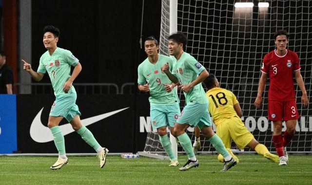 b体育app-【世预赛】武磊梅开二度+失点 新加坡2比2国足