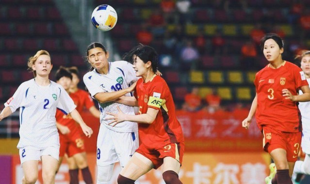 2-1！4-0！女足亚洲杯：四强已出其二，中国女足险胜，挑战日本队