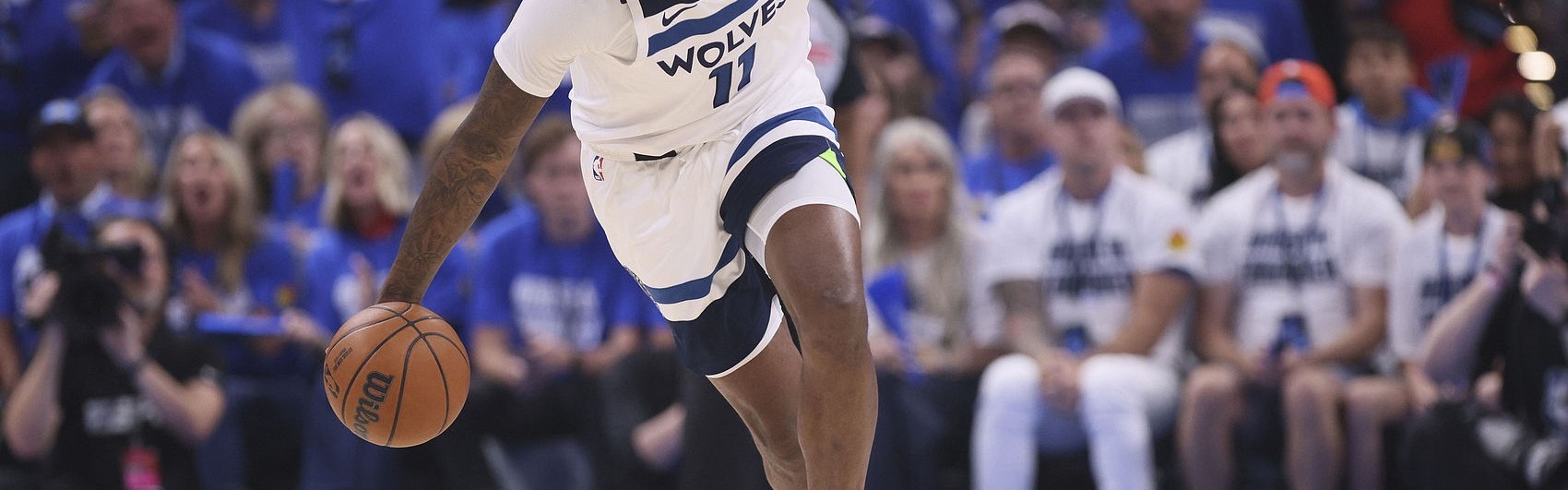 b体育下载-初露獠牙！里德正面突破双手暴扣 随后麦克丹尼尔斯反击空接再扣